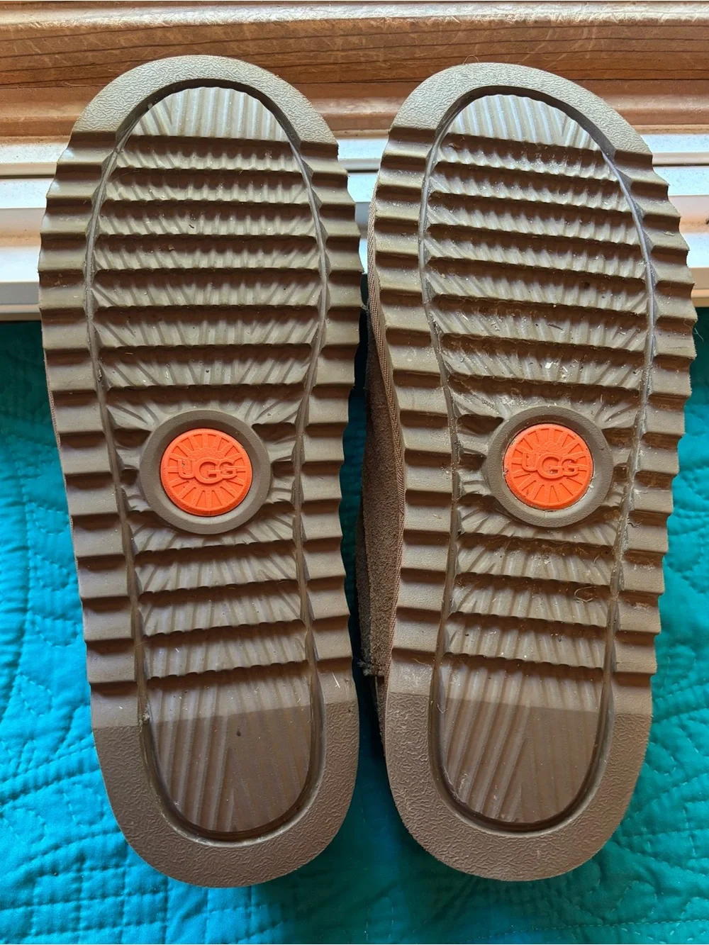 UGG Men’s Size 11 Suede Slip On Shoes Brown Orange Trim Casual Loafers/slippers